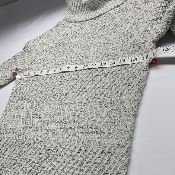 𝅺Roots Turtleneck Sweater Beige with Grey Size XS - Picture 10 of 11